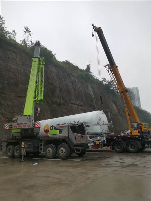 张湾区“不怕风雨冻”—— 吊车的 “恶劣环境适应” 技术